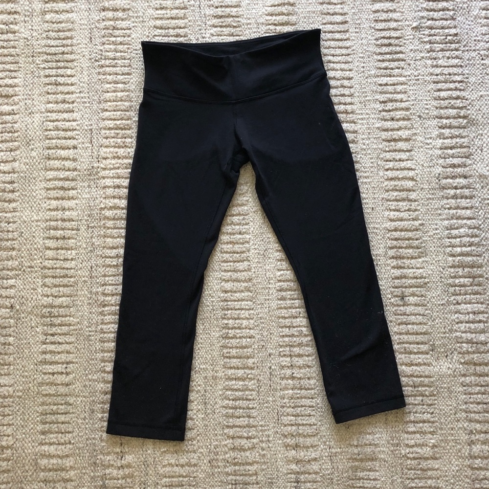 Lululemon black crops
